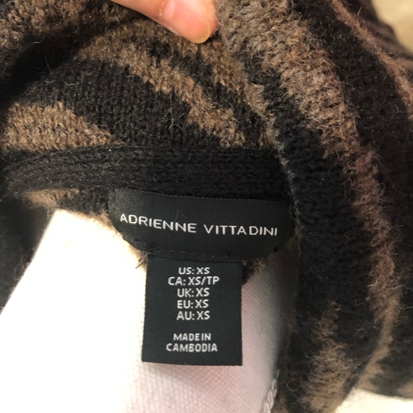 Brown and black sweater - Picture 3 of 5